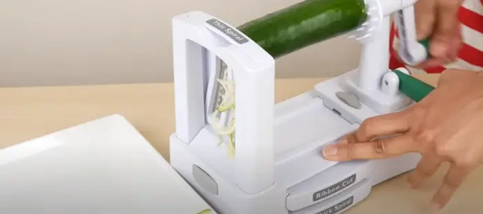 Rotate the handle STEP 3 Operating Slicer