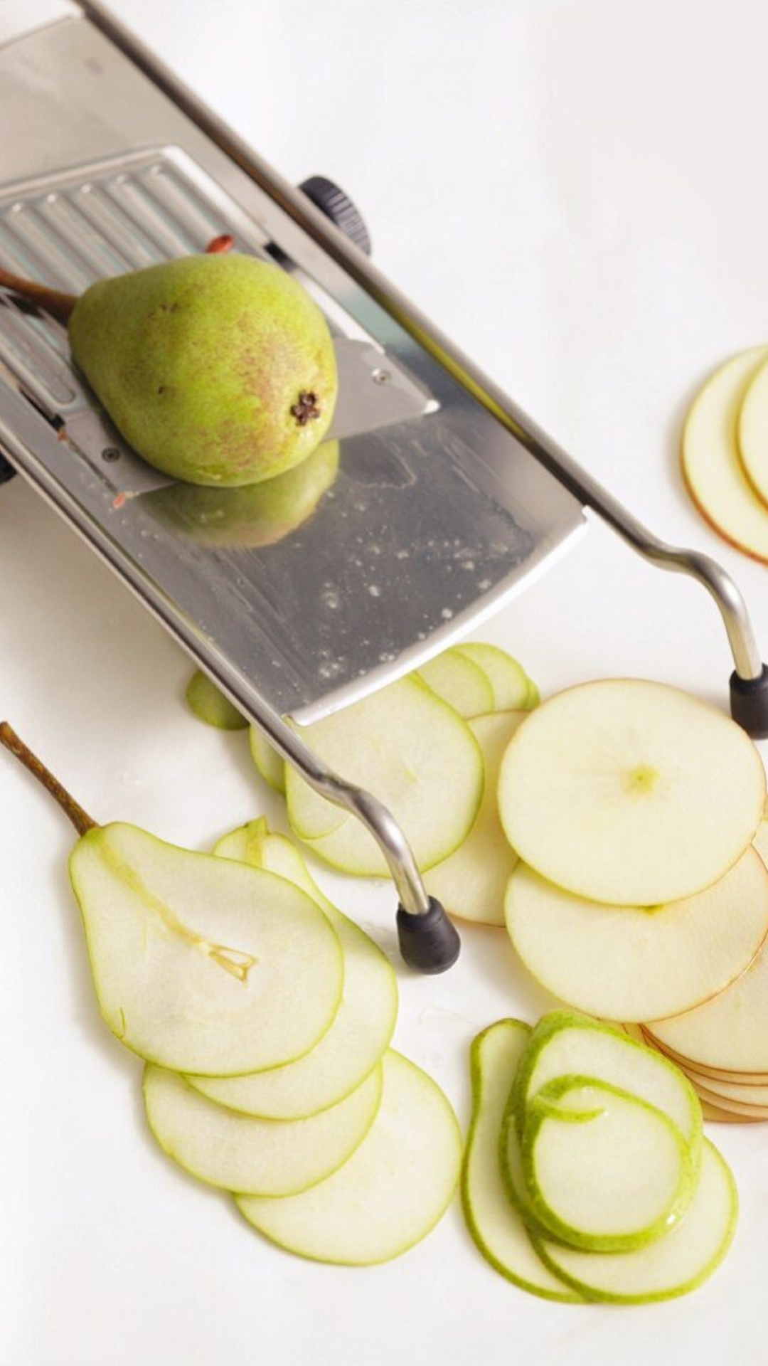 Slice pears with a slicer