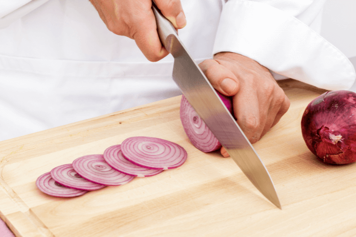 Slicing onions