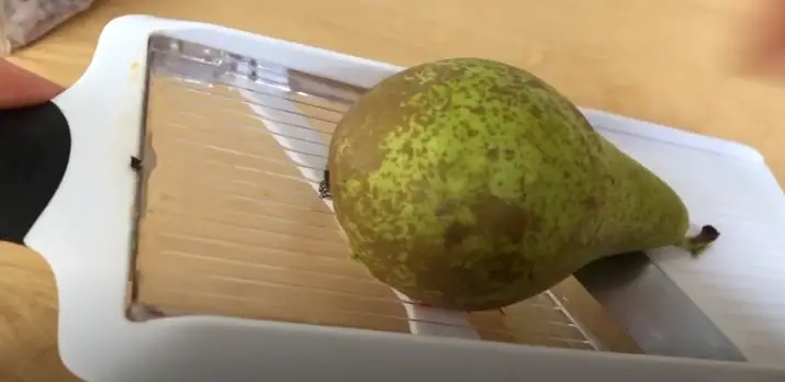 How to slice pear with a slicer