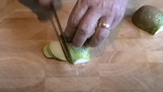 Step to slice pear