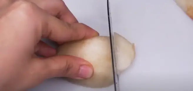 Step to slice pear