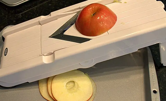 Slice Apples On A Mandolin How do i slice apples on a mandolin