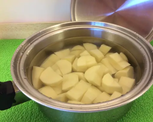 Sliced Potatoes in water Safe Sliced Potatoes From Turning Brown