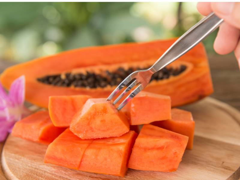 Breaking down the nutritional profile of a papaya slice