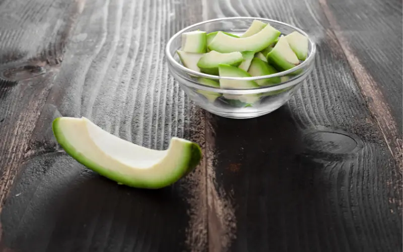 Calories are in a slice of avocado