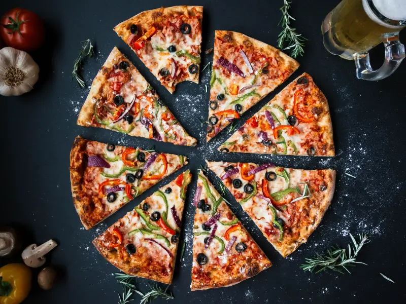 How many slices should i cut pizza