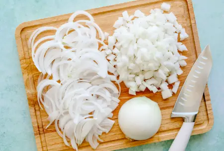 Cut onions become toxic