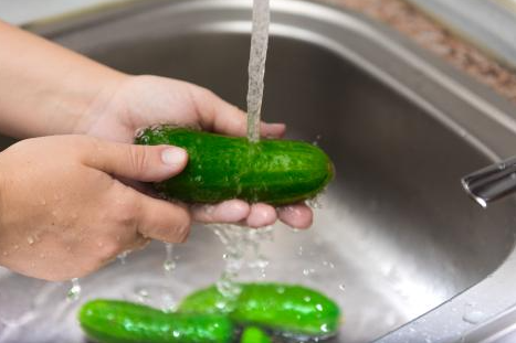 Properly clean the cucumbers
