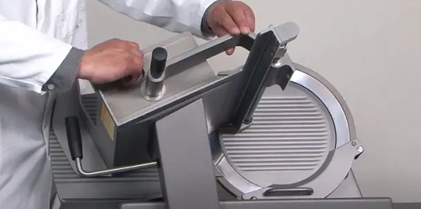 Setting Up The Slicer Setting up and operating the slicer