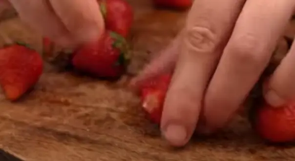 Easy Strawberry Cutting Techniques for Cake How to Cut Strawberries