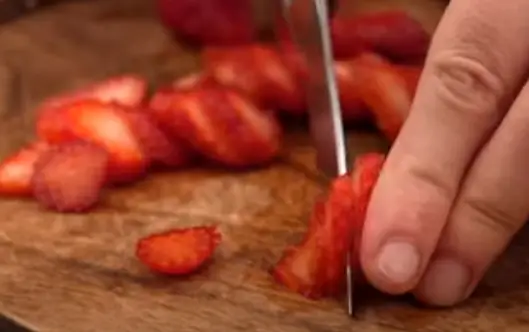 Slicing strawberries How To Cut Strawberries