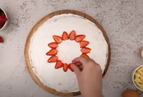 How to Slice Strawberries