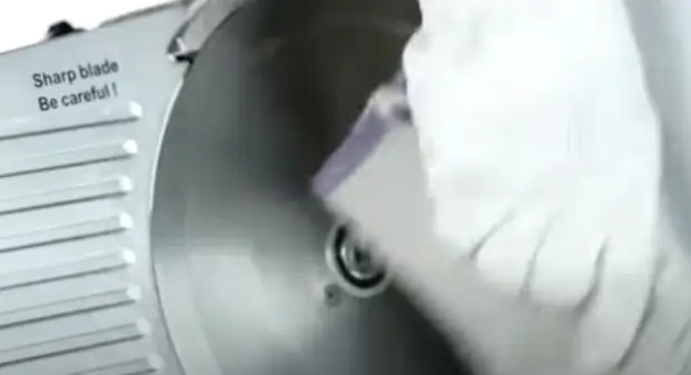 Use A Soft Cloth To Wipe The Outside Use a soft cloth to wipe the outside