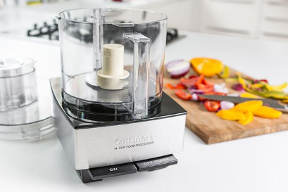 What are the features and benefits of a cuisinart food processor