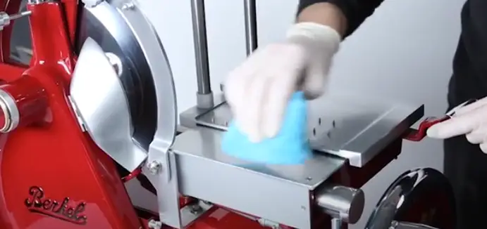 Clean the slicer after each use
