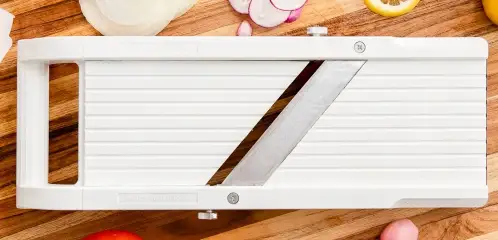Flat board mandolin slicer