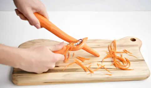 How to Use a Julienne Vegetable Peeler How To Julienne Carrots With A Peeler