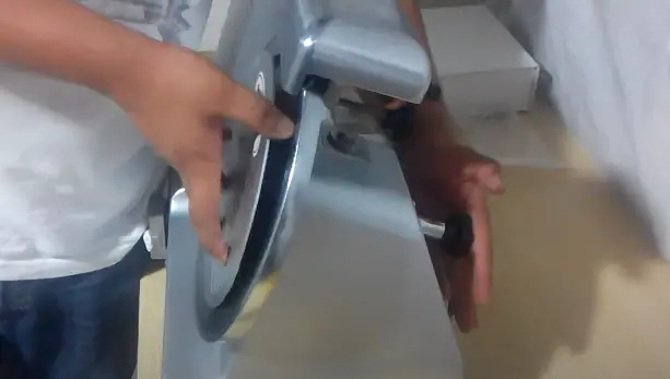 How To Remove A Blade Removing the blade