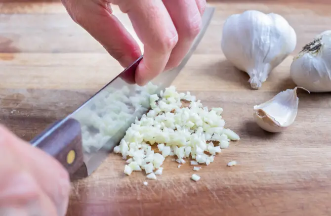 How to Mince Garlic Like a Pro What Is Minced Garlic