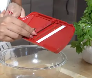 Adjust the thickness of the slice by using the knob on the back Adjust the thickness