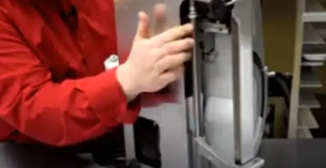 Apply lubricant Apply lubricant to the guide rod