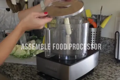 Ensure that the slicing blade is correctly fitted Assemble Your Food Processor