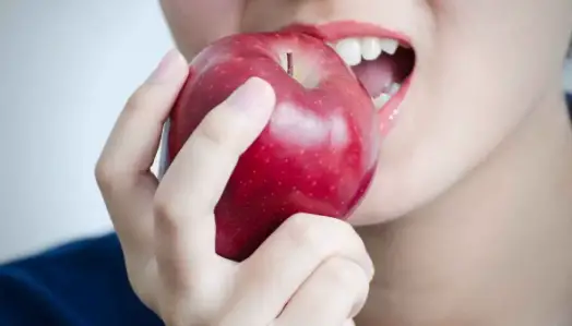 Should You Eat An Apple Before Bed Can we eat apples at night