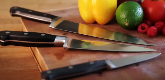 Clean the blade thoroughly Clean the Knife