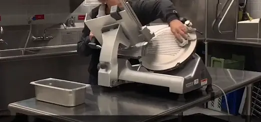 Clean the Slicer with cleaner Clean the Slicer