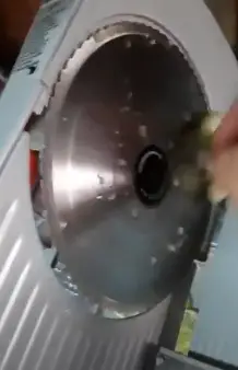 Clean the slicer