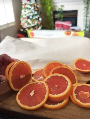 Cut the oranges into slices