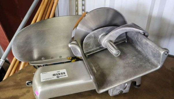 Features of the hobart 410 meat slicer