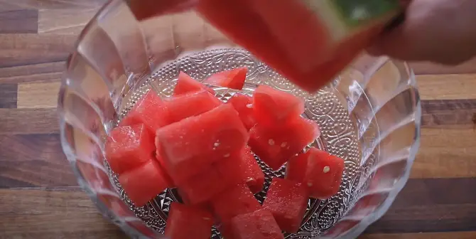 How to cut a watermelon into cubes