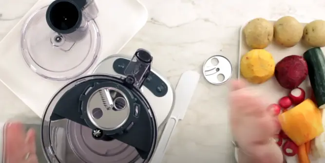 For slicing Install the Slicing Disc Install the Slicing Disc