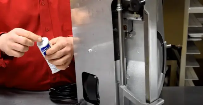 Apply the gel lubricant on Guide Rod Lubricate the Guide Rod