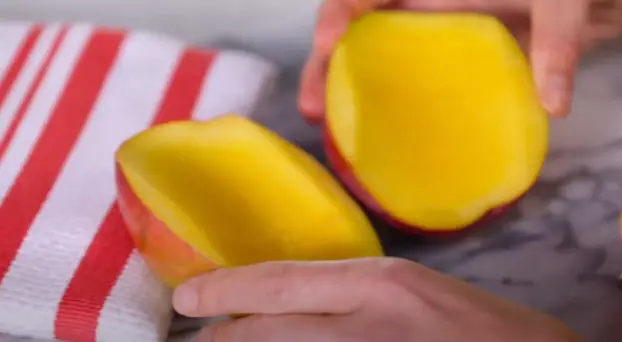 Slicing through the mango