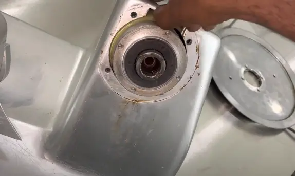Thread the belt through the slicer Thread the belt through the slicer