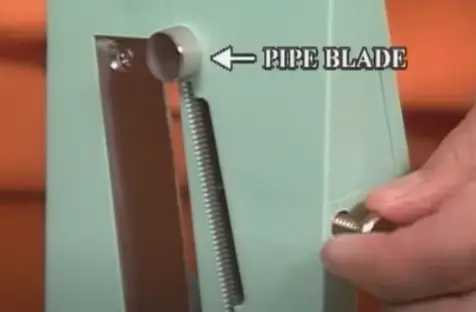 Set Blade Clamp Tighten the clamp
