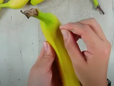 Slicing Banana With Needle Using a needle