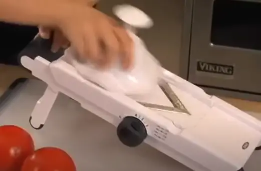Begin slicing your food item carefully Begin slicing your food item