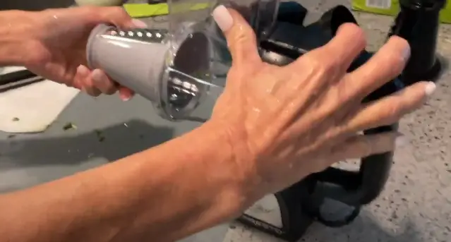 Choose and install the shredding cone Install the Correct Cone