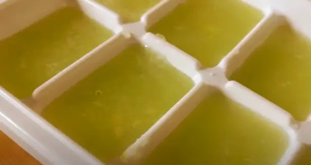 Once the juice is ready, pour the mixture into an ice cube tray