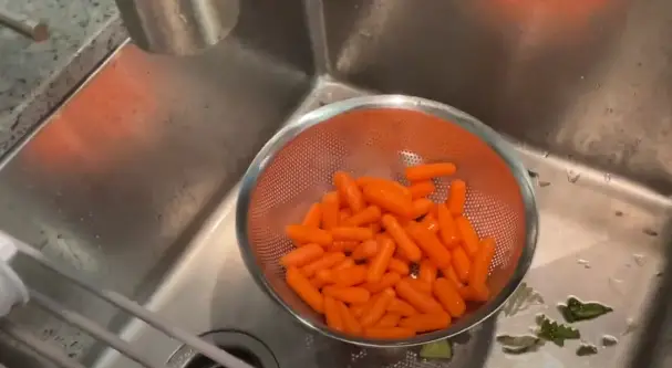 Start by cleaning your carrots Preparation