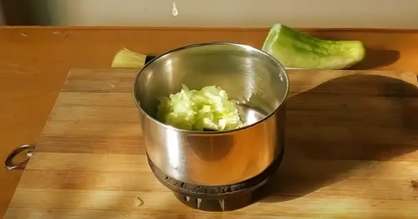 Put the grated cucumber in a mixer jar, add a little water, and blend them to make juice. Put the grated cucumber in a mixer jar